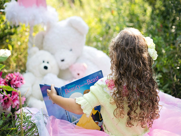 little-girl-reading-2